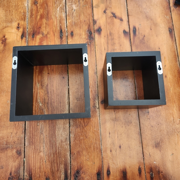 Black Square Floating Wall Shelves, Modern Small Shelves, Vertical Storage - Picture 5 of 9